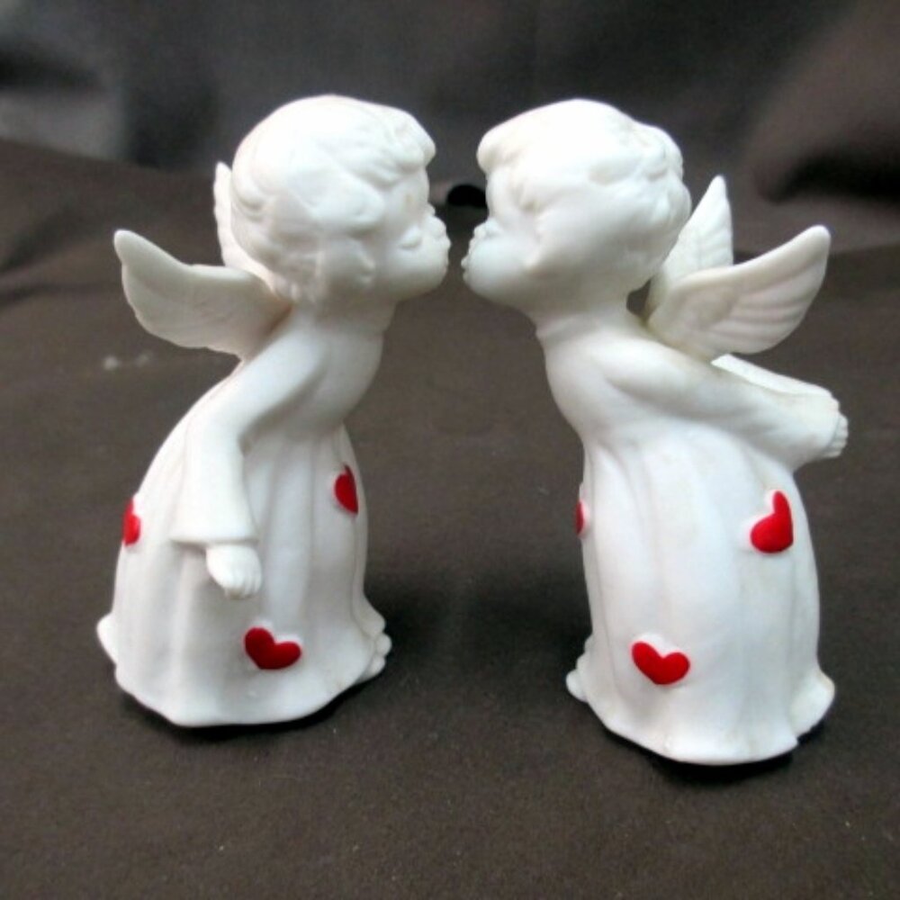 Pair of Lefton Kissing angels white bisque made in Japan 1983 994471
